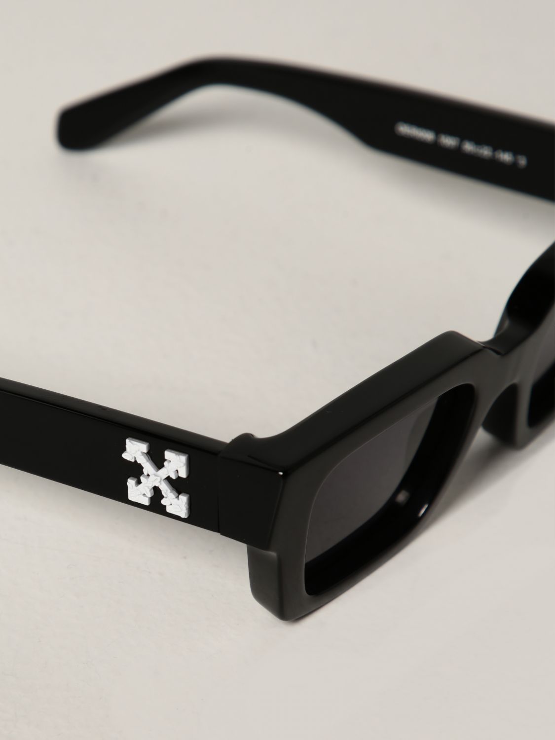 Sunglasses Off-White Black in Plastic - 31758734