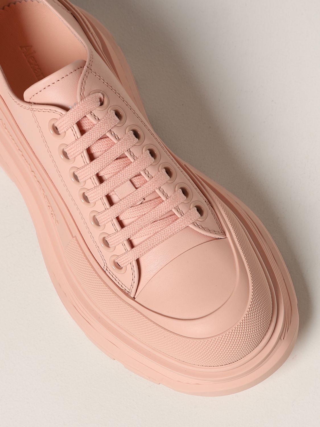 Alexander McQueen women's leather/mesh sneakers beige/pink