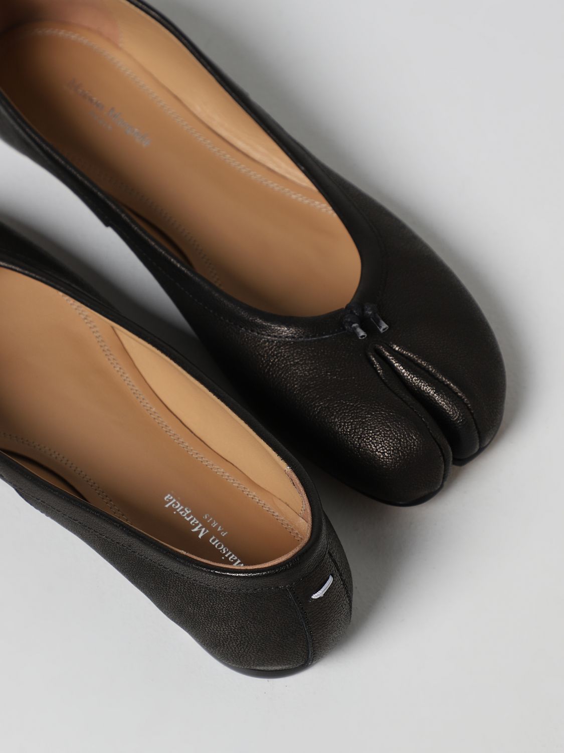 Femme Chaussures Chaussures plates Ballerines et chaussures plates Flat shoes Maison Margiela en coloris Noir 